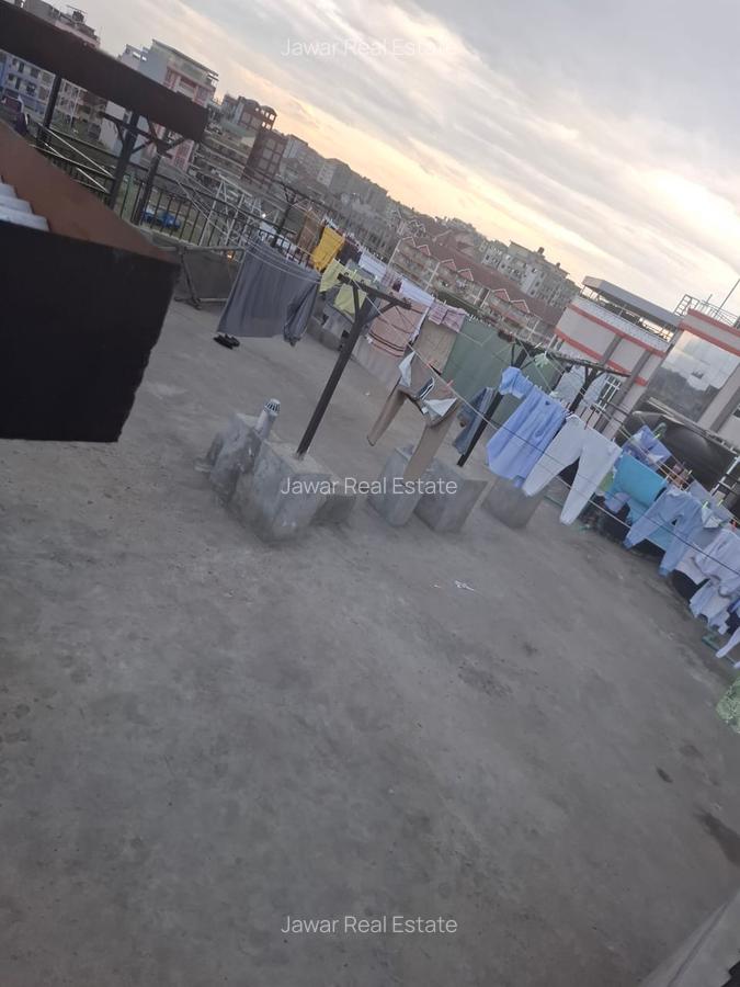 1 Bed Apartment with En Suite at Shooters - 8