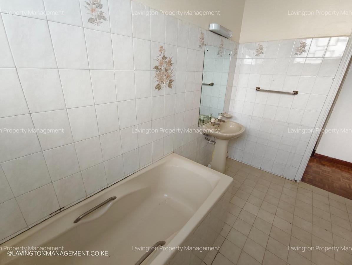 5 Bed Townhouse with En Suite at Lavington Green - 18