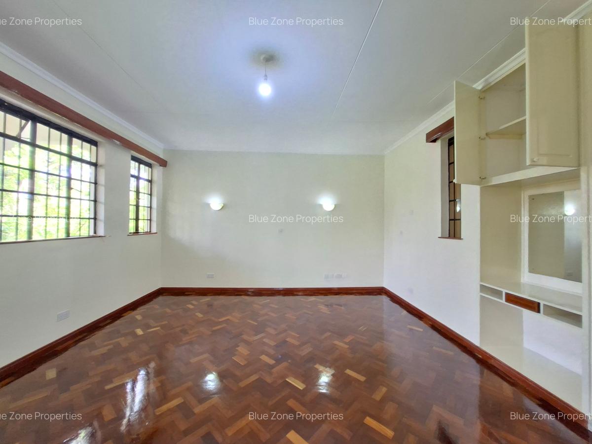 4 Bed House with En Suite at Off Mimosa Rd - 14