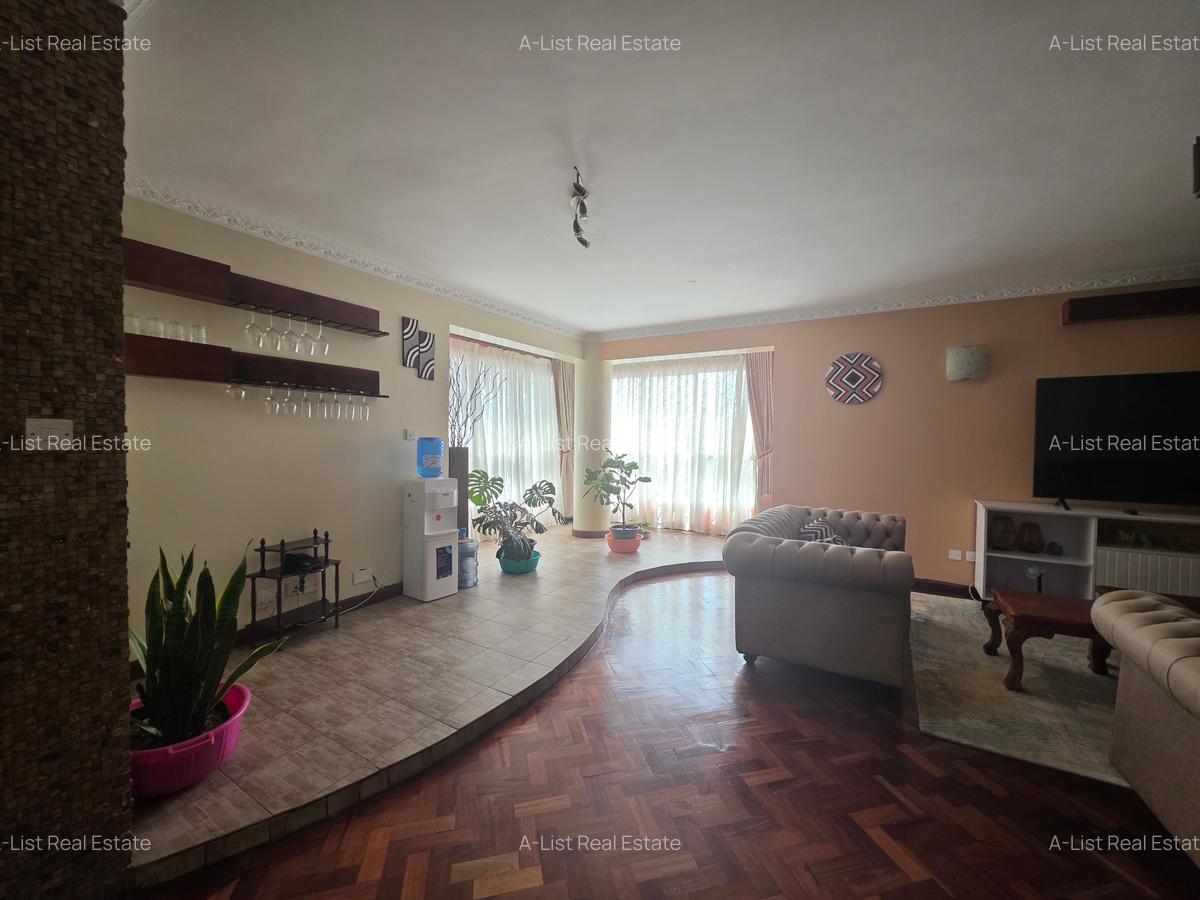 4 Bed Apartment with En Suite at Henred Avenue - 5