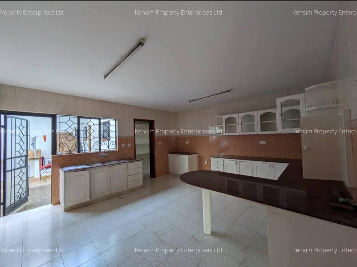 4 Bed Townhouse with En Suite in Spring Valley - 18