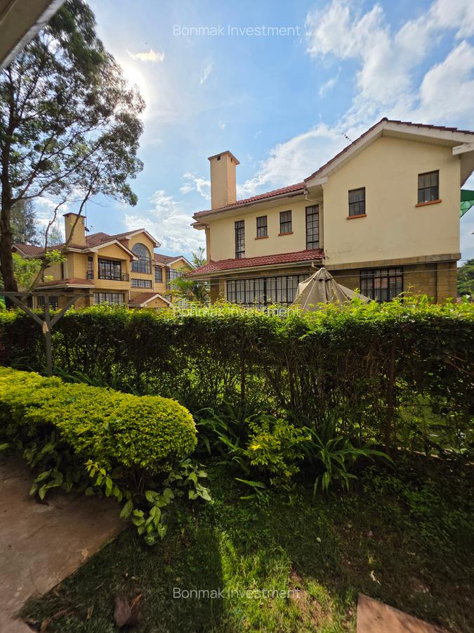 4 Bed Townhouse with En Suite at Lavington - 2