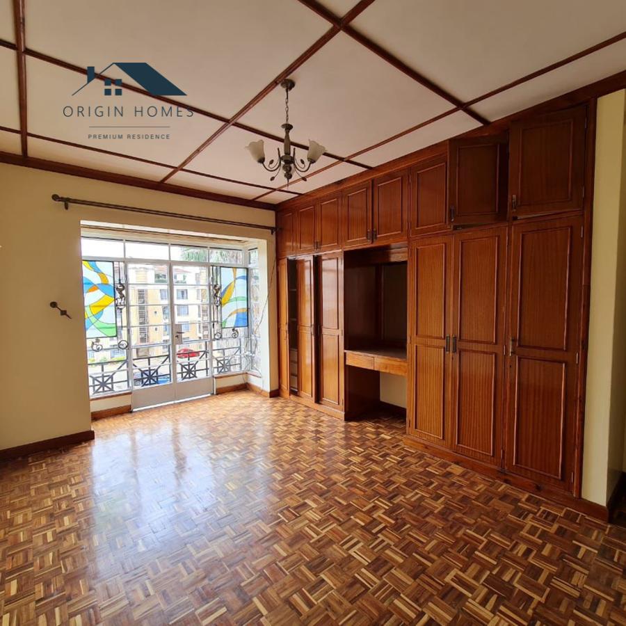 4 Bed Apartment with En Suite at Riverside Drive - 12