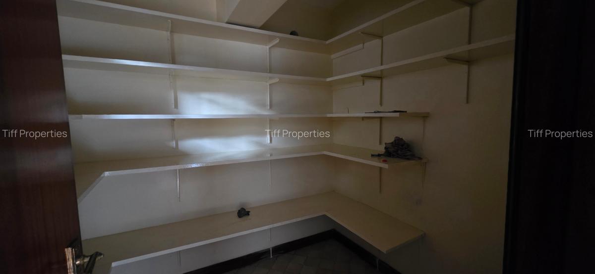 4 Bed House in Nyari - 7