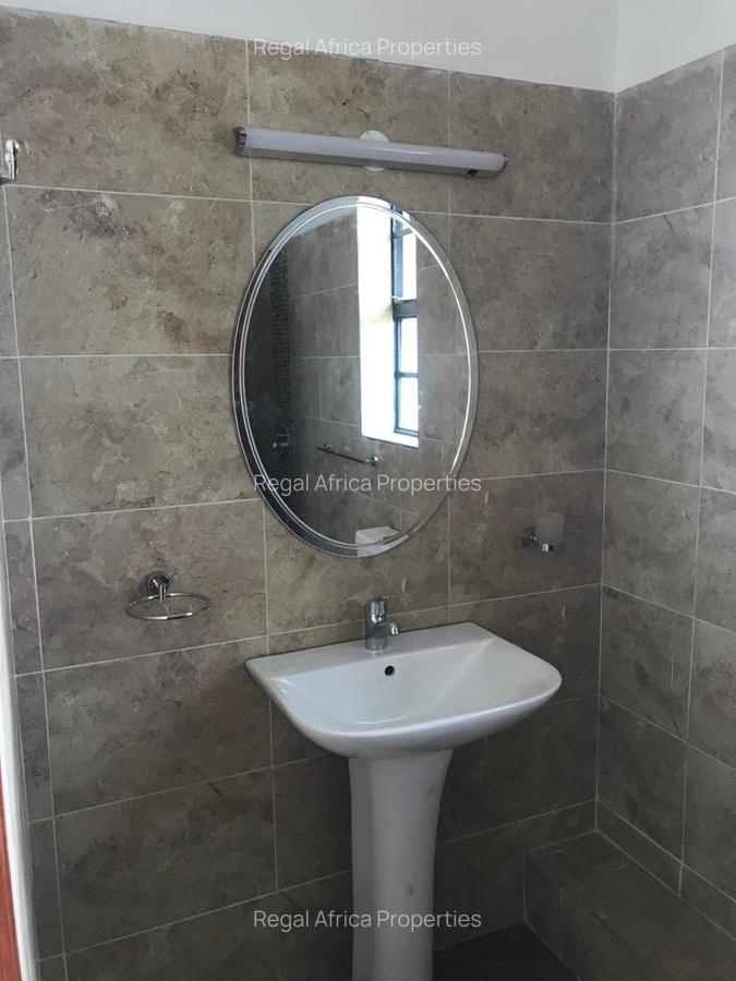 5 Bed House with En Suite at Garden Estate - 10