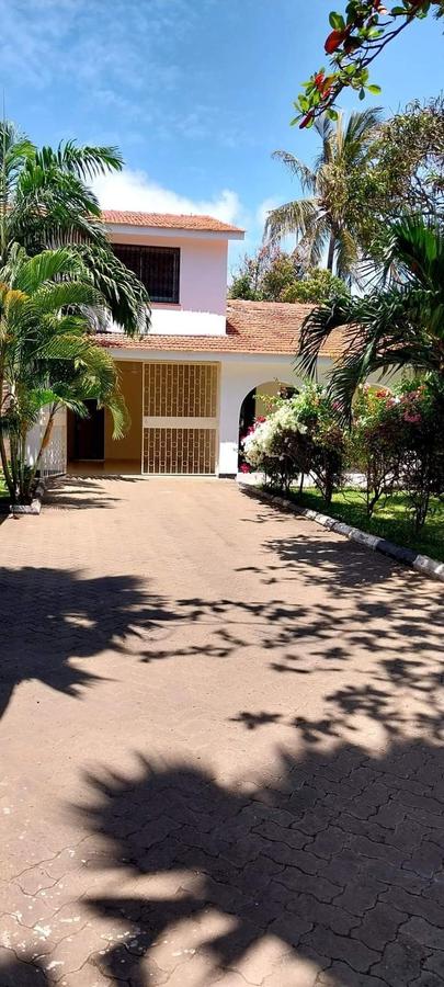 4 Bed Villa with En Suite at Kenyatta Road - 5