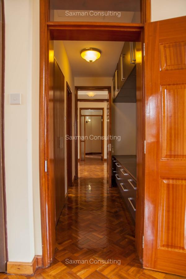 4 Bed House with En Suite in Lavington - 20