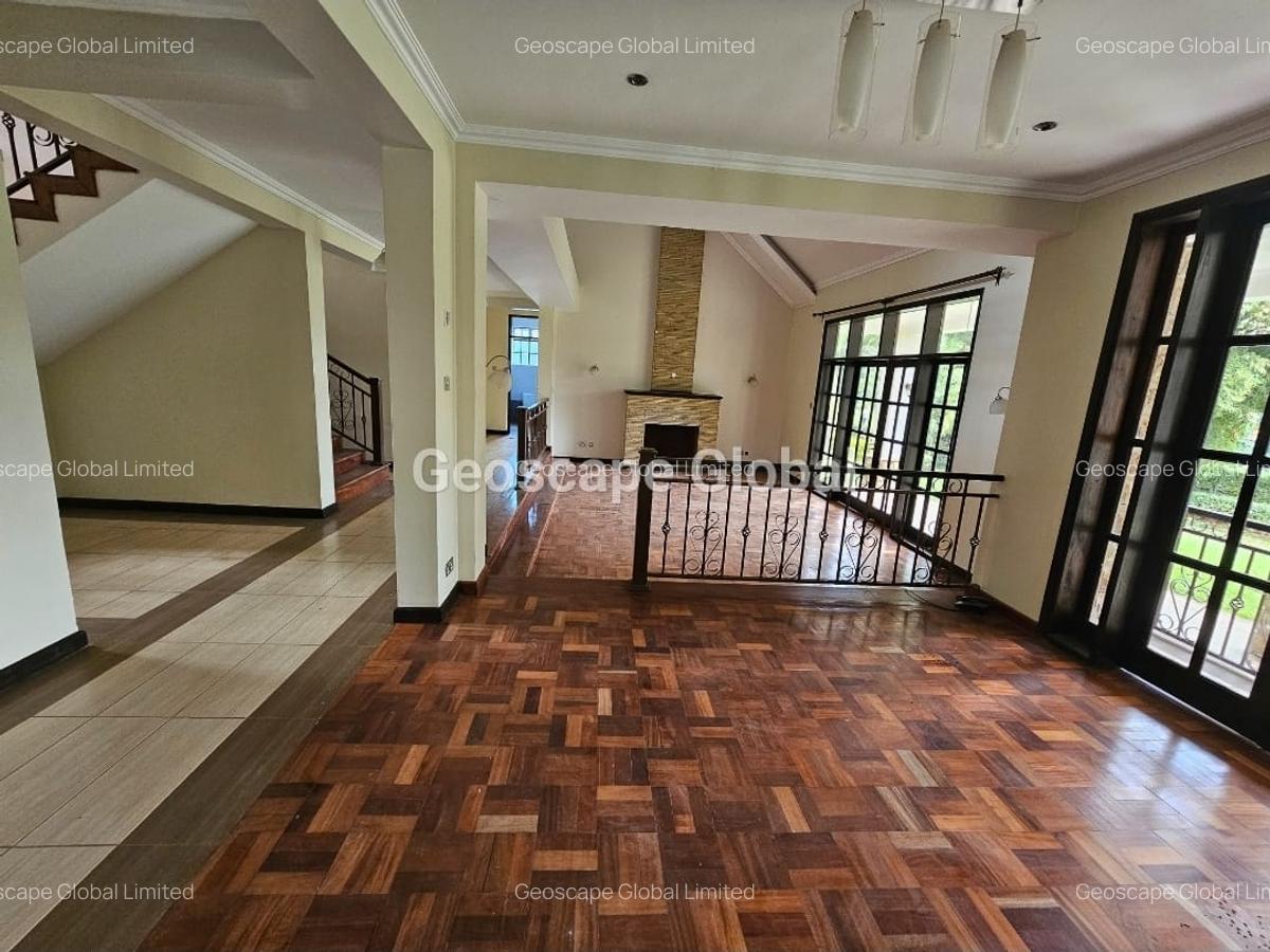 4 Bed Villa with En Suite in Rosslyn - 3