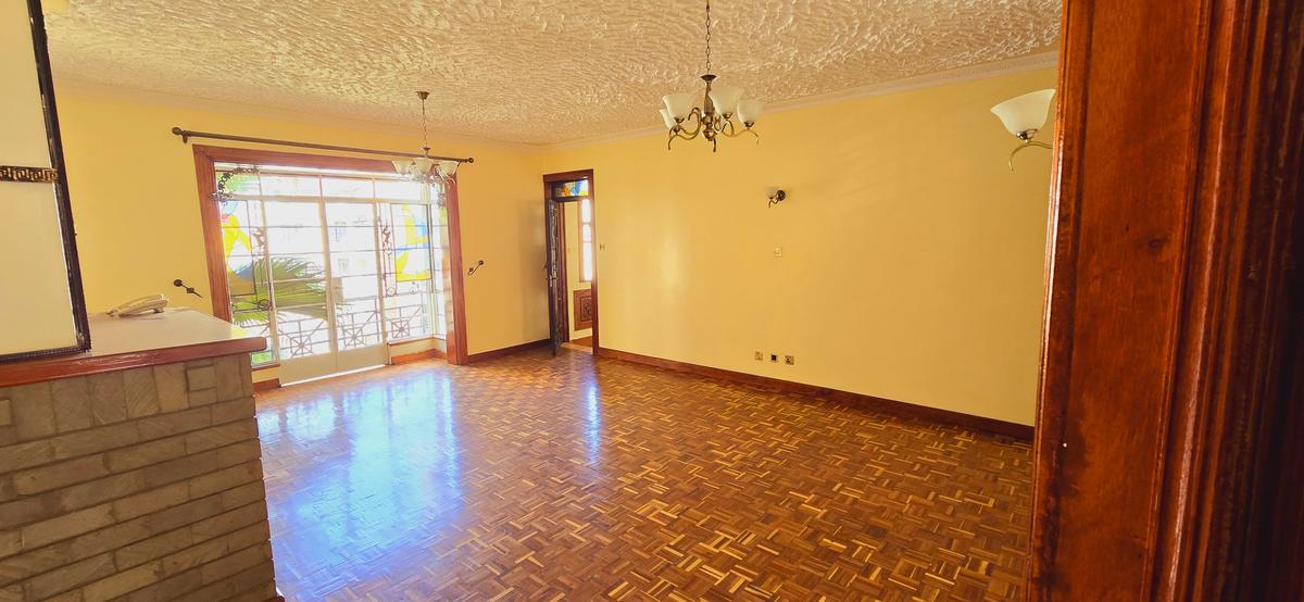 4 Bed Apartment with En Suite at Riverside Drive - 11