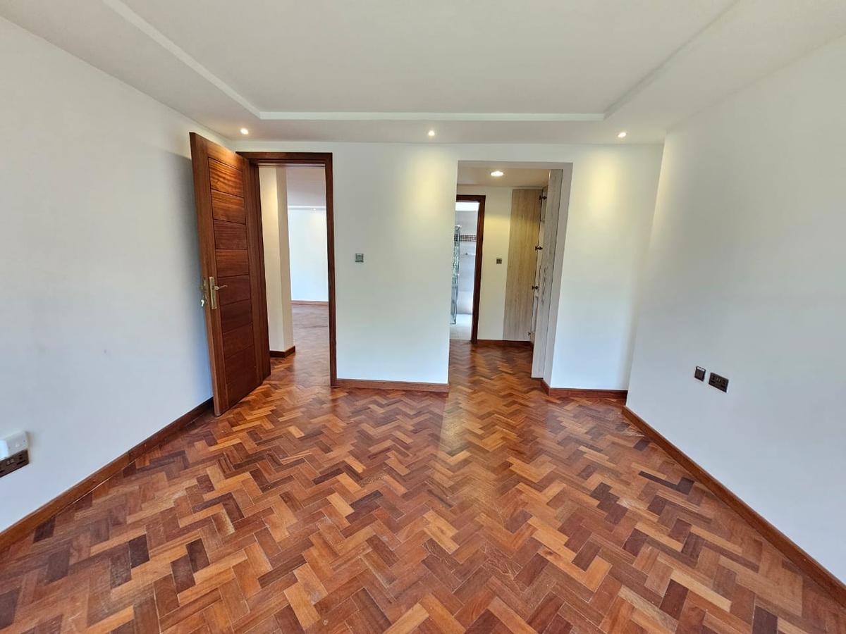 5 Bed Villa with En Suite in Lavington - 17