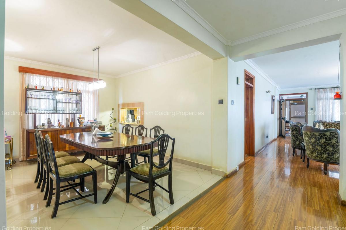 3 Bed Apartment with En Suite at Batu Batu Road - 8