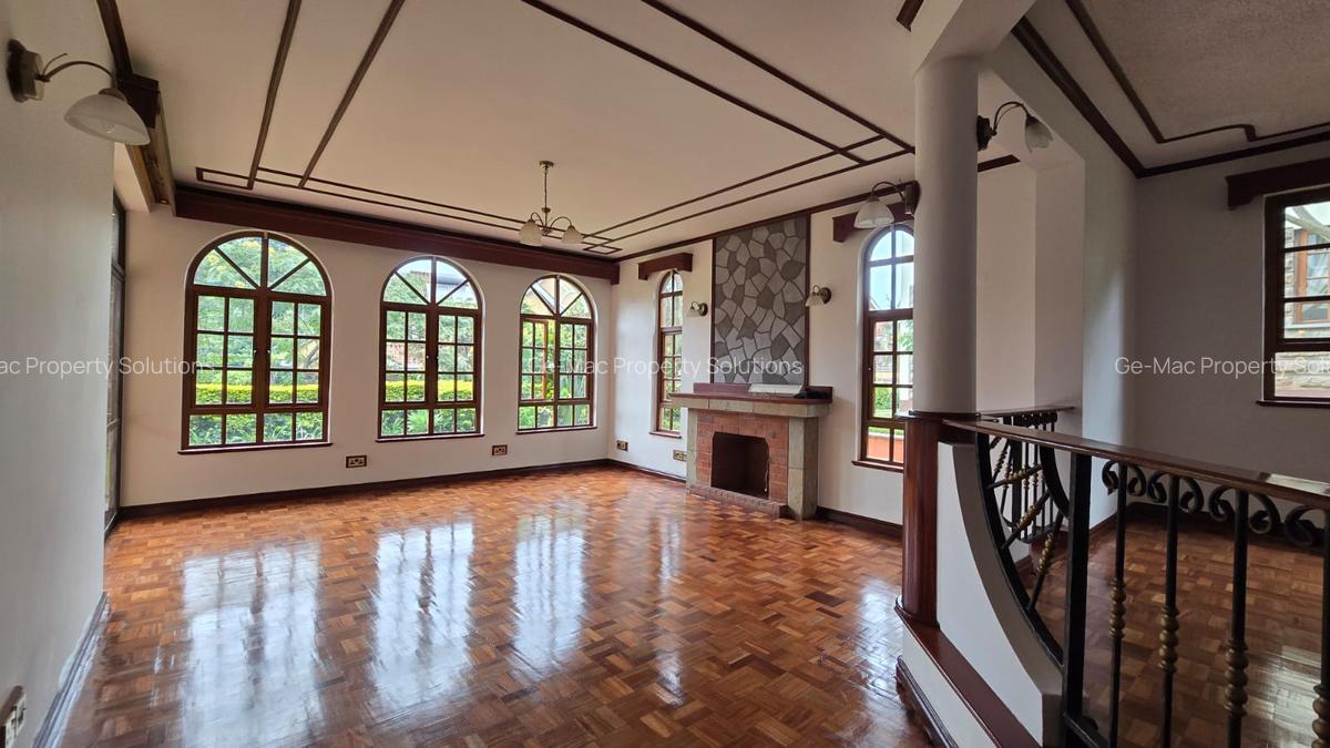 4 Bed House with En Suite in Lavington - 3