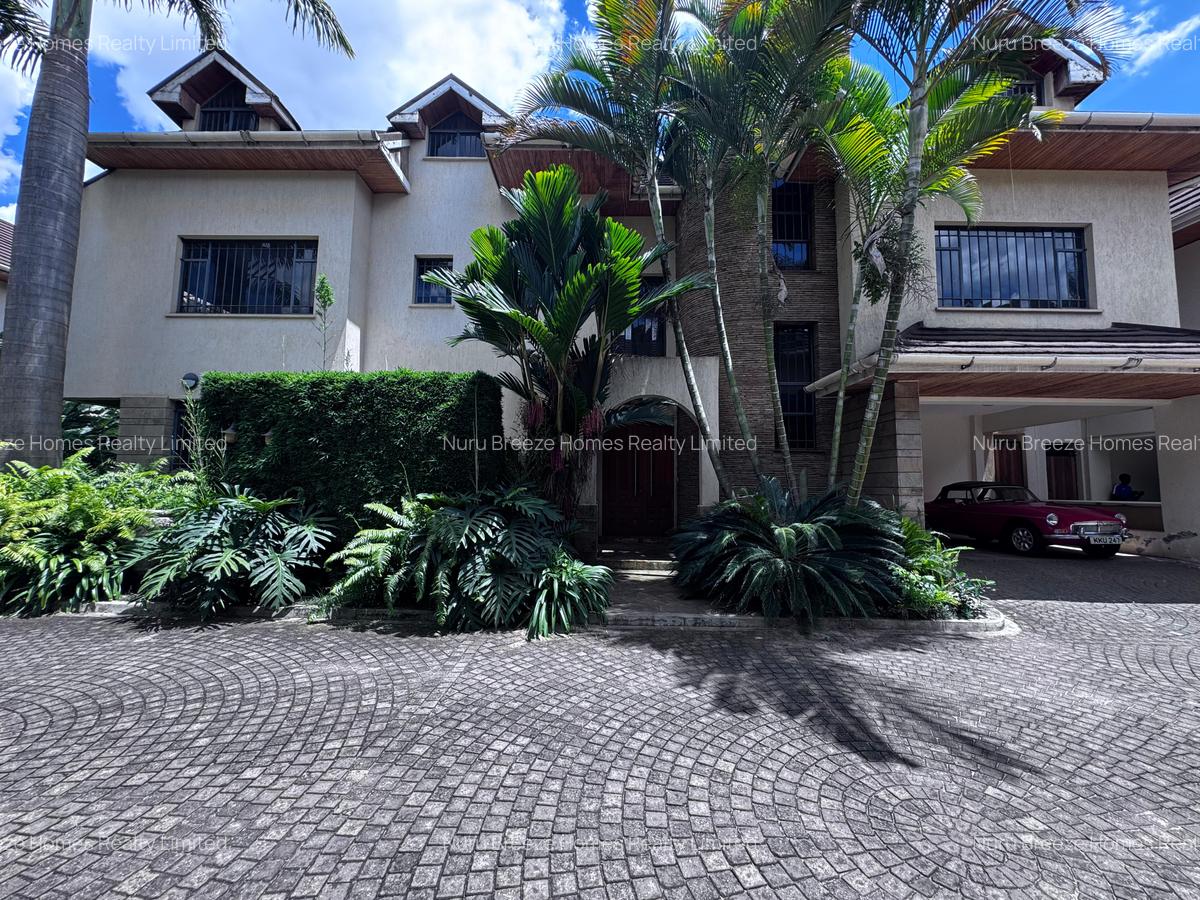 5 Bed Townhouse with En Suite in Lavington - 1