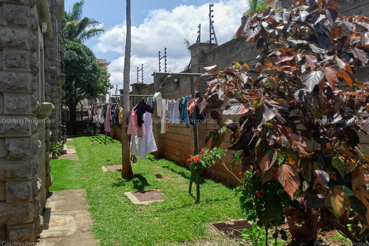 3 Bed Apartment with En Suite at Dennis Pritt Road - 19