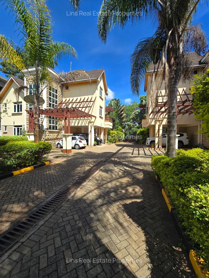 5 Bed Townhouse with En Suite in Lavington - 2