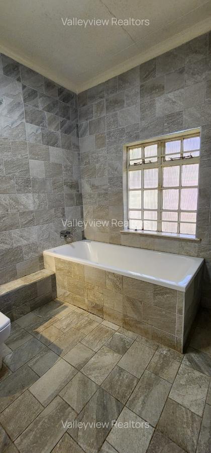 4 Bed House with En Suite at Lavington - 20