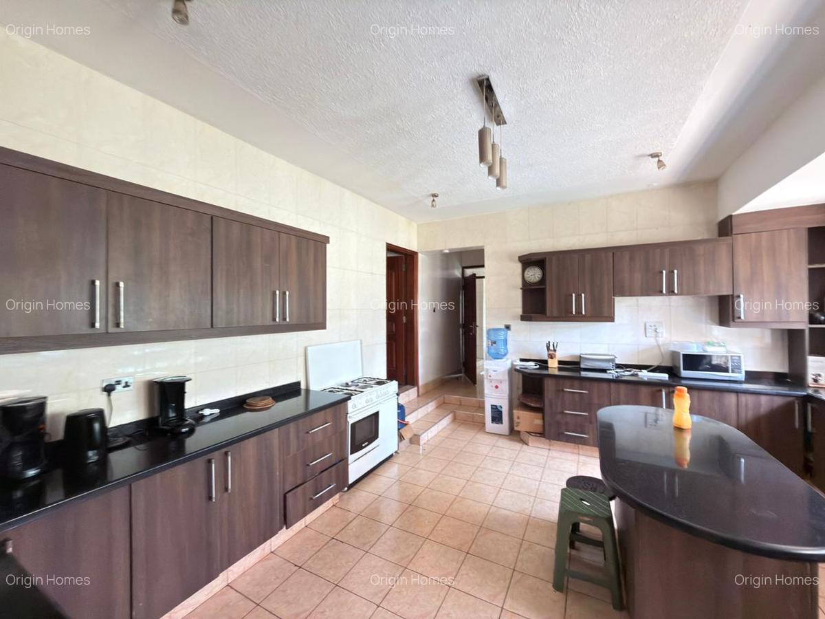 5 Bed House with En Suite at Nyari - 7