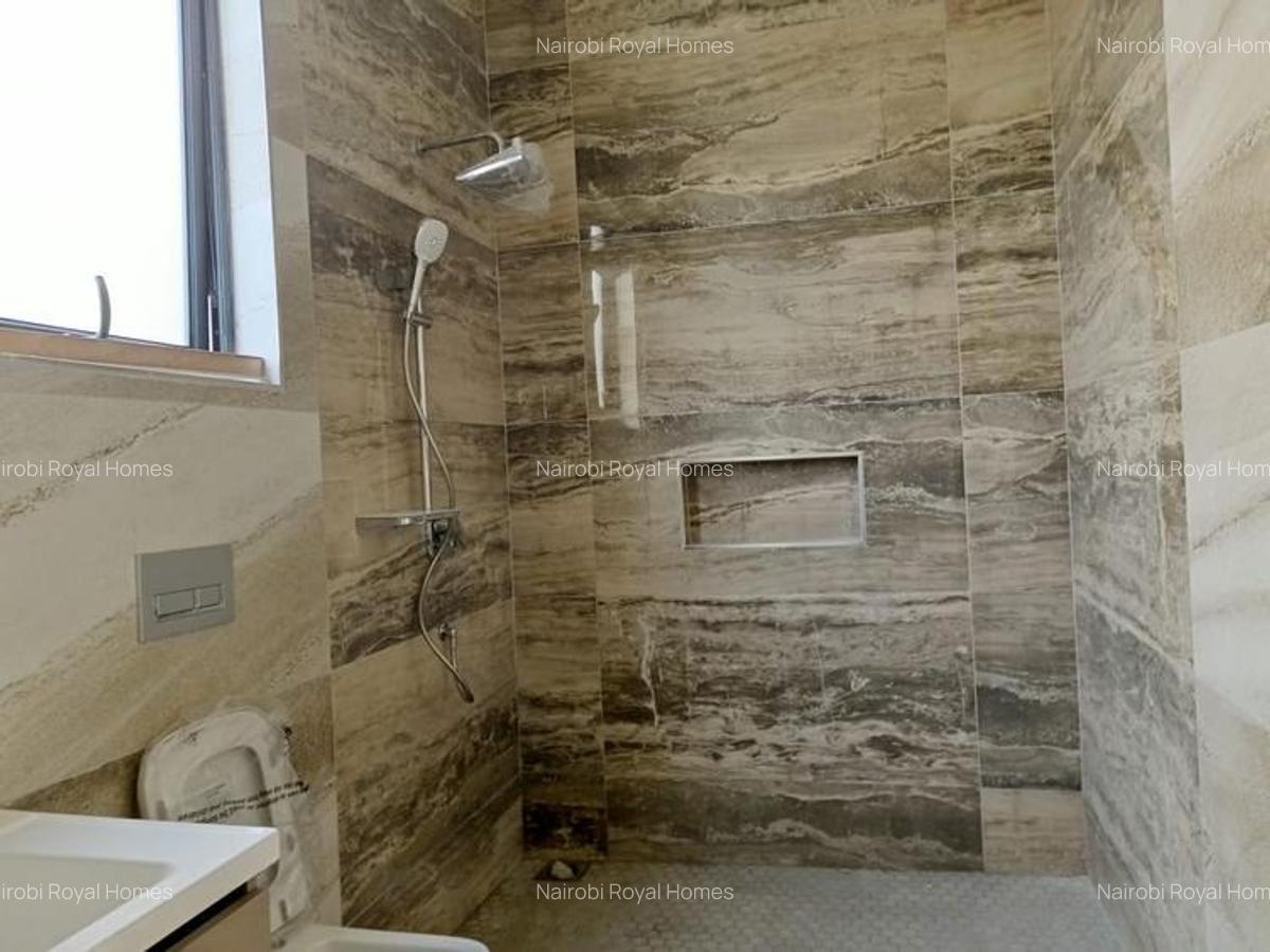 5 Bed Townhouse with En Suite at Lavington - 4