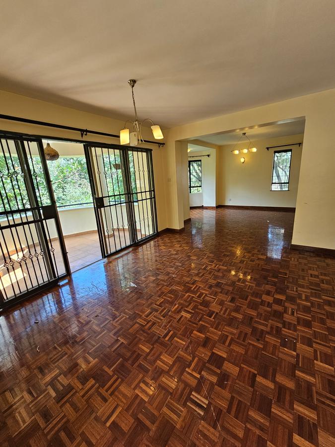 3 Bed Apartment with En Suite at Lavington - 5