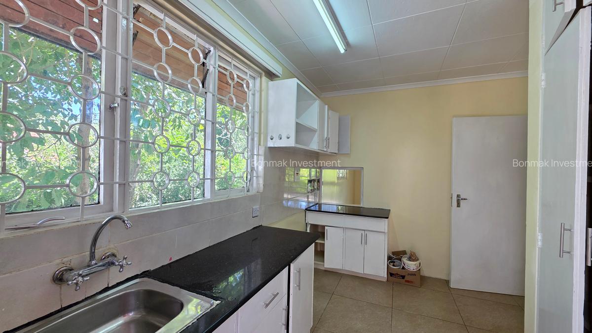 4 Bed House with En Suite at Kyuna Road - 10