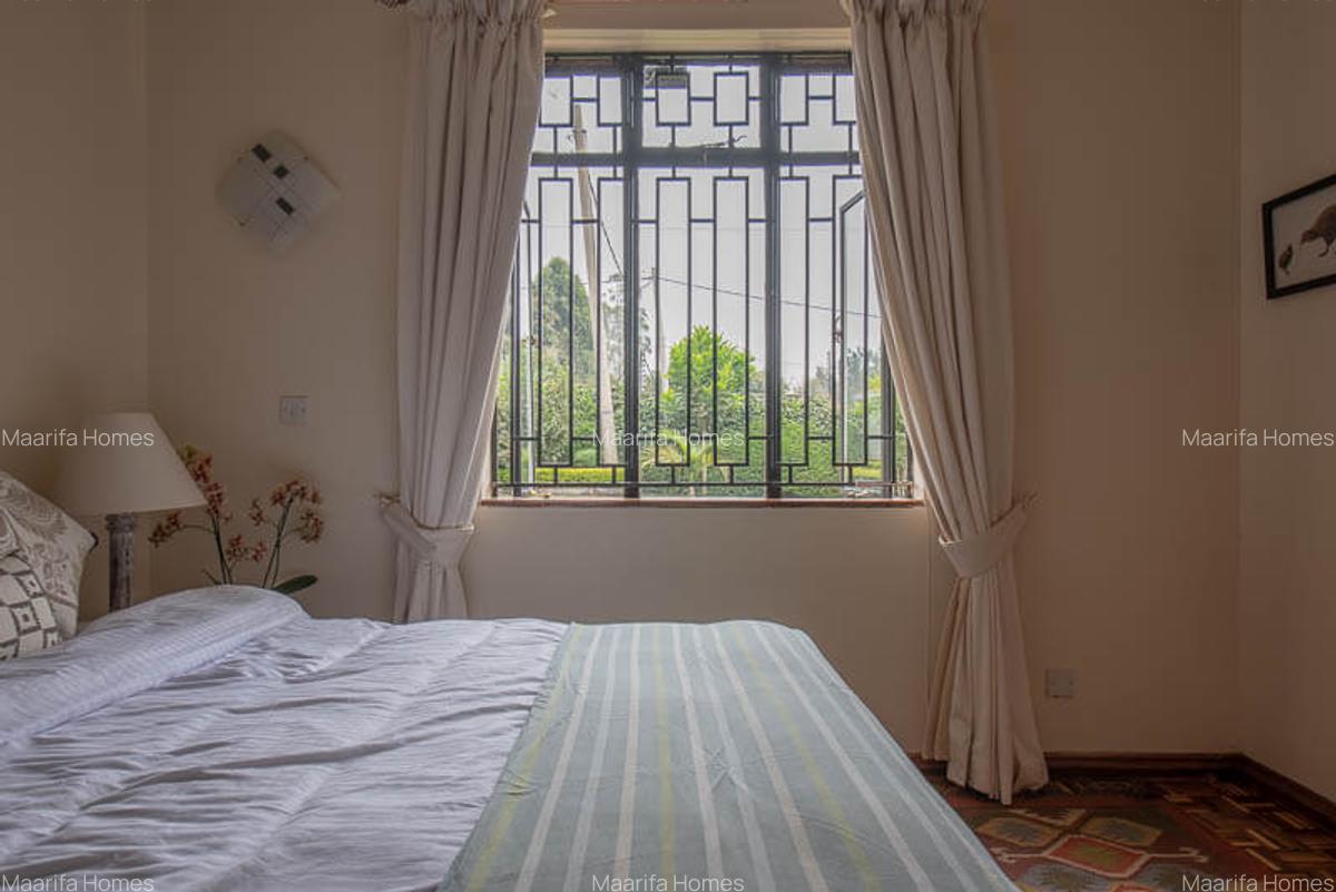 5 Bed House with En Suite in Runda - 16