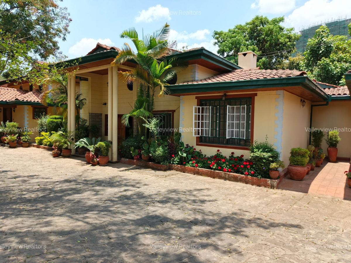 4 Bed Townhouse with En Suite at Lavington - 1