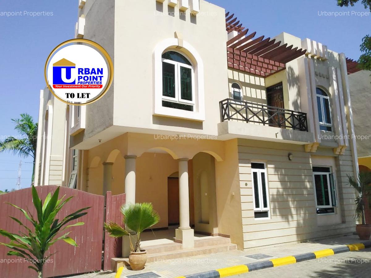 5 Bed Villa with En Suite in Nyali Area - 1
