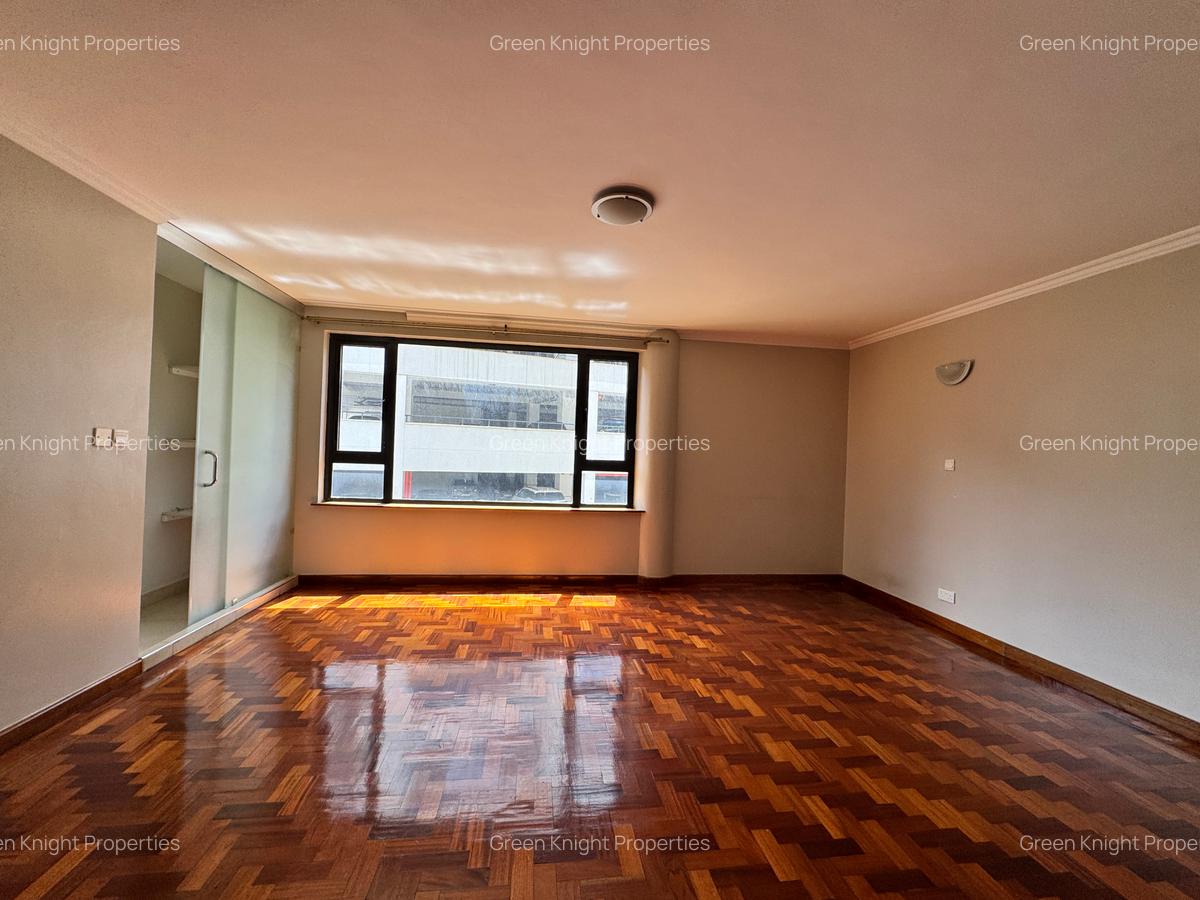 Serviced 3 Bed Apartment with En Suite in Riverside - 12