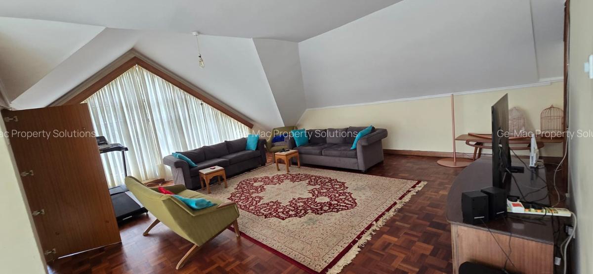 5 Bed House with En Suite in Lavington - 5