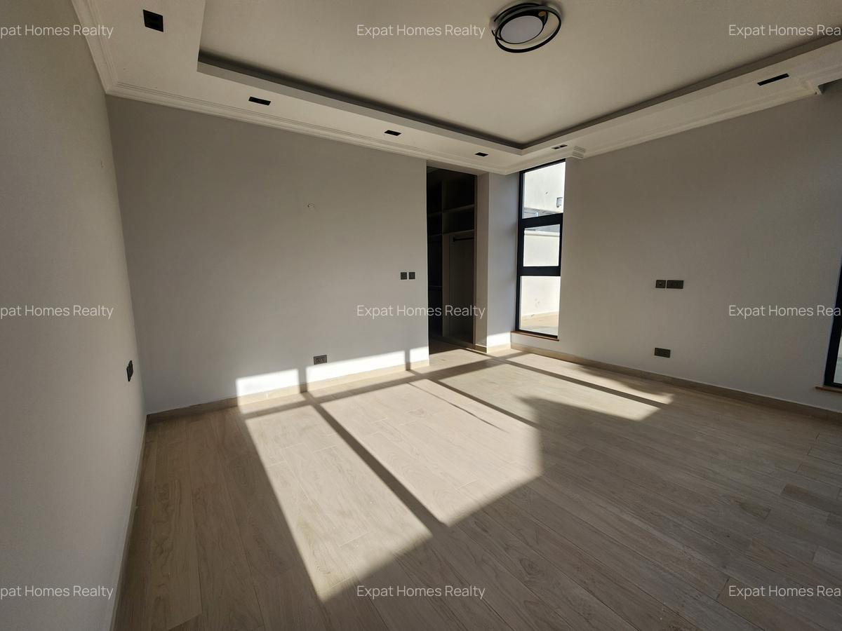 5 Bed Villa with En Suite in Lavington - 3