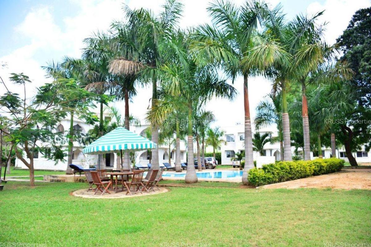 2 Bed Apartment with En Suite at As82 - 1