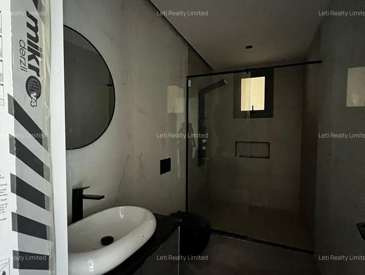 5 Bed Townhouse with En Suite in Lavington - 6