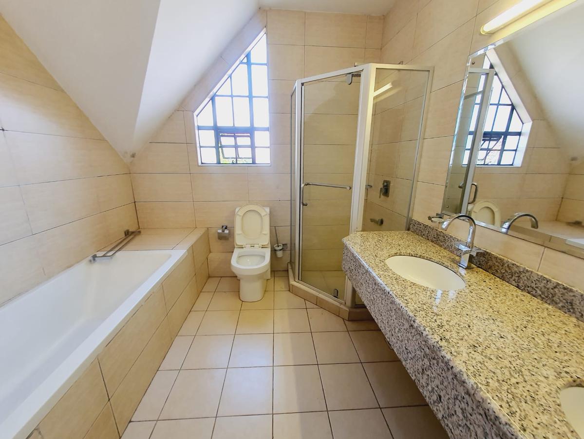 4 Bed Townhouse with En Suite at Lavington - 15