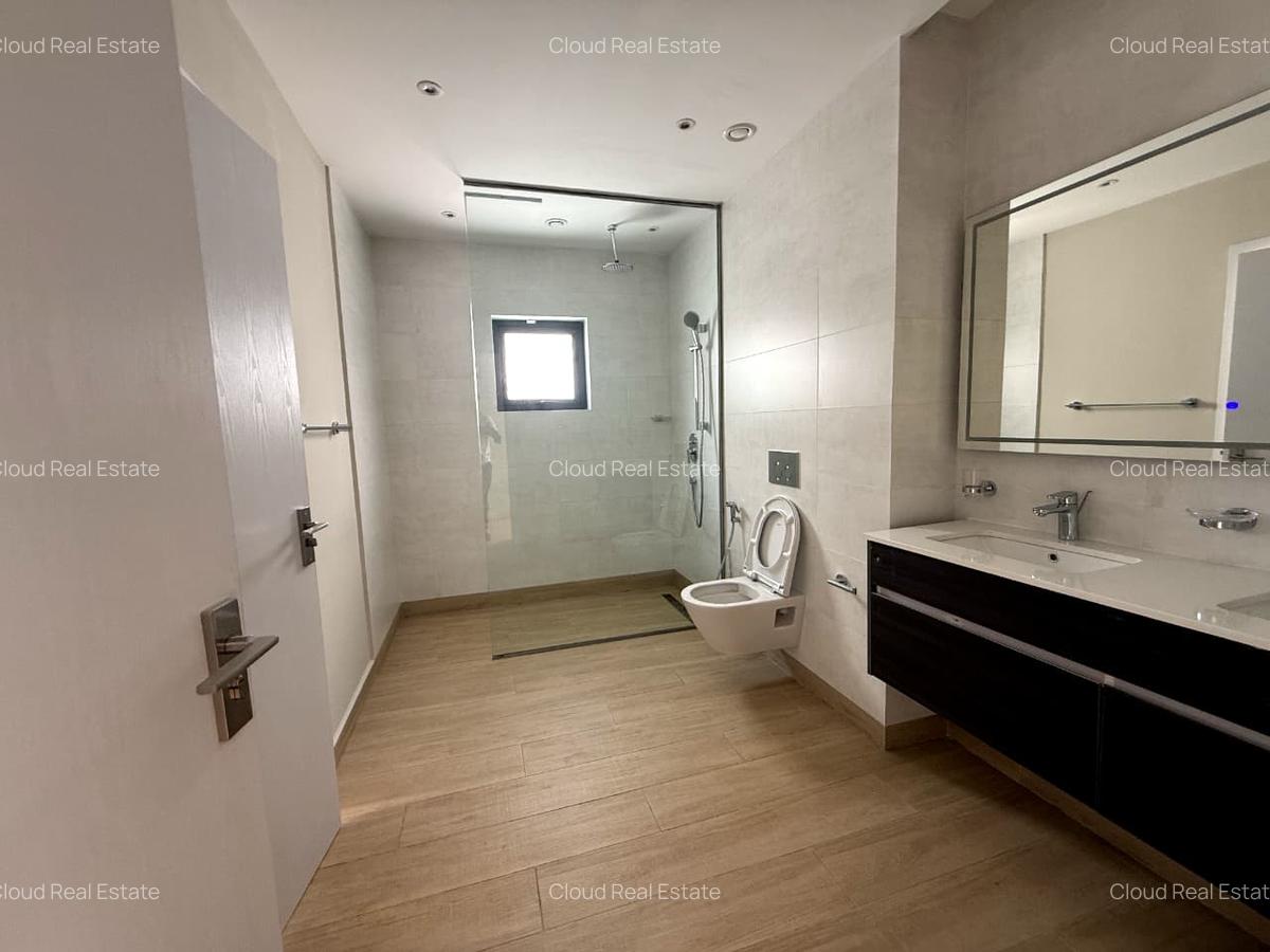 5 Bed House with En Suite in Kyuna - 8