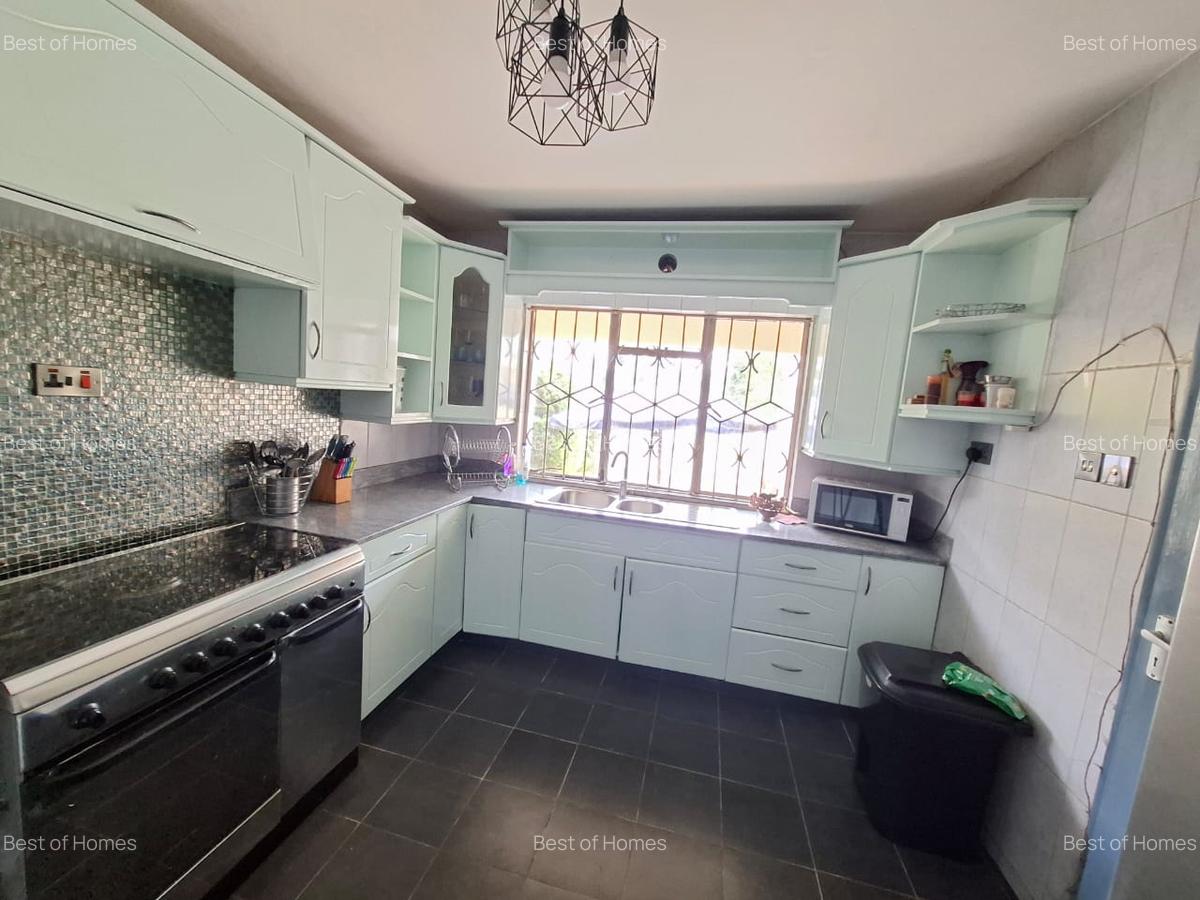 4 Bed House with Garden in Lavington - 5