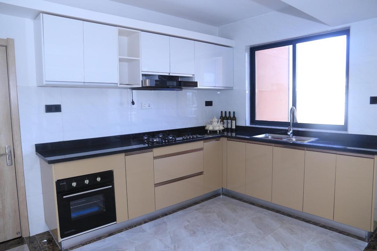 3 Bed Apartment with En Suite at Lavington - 9