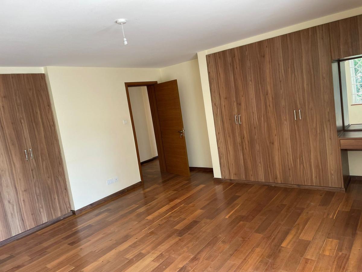 3 Bed Apartment with En Suite at Lavington - 14