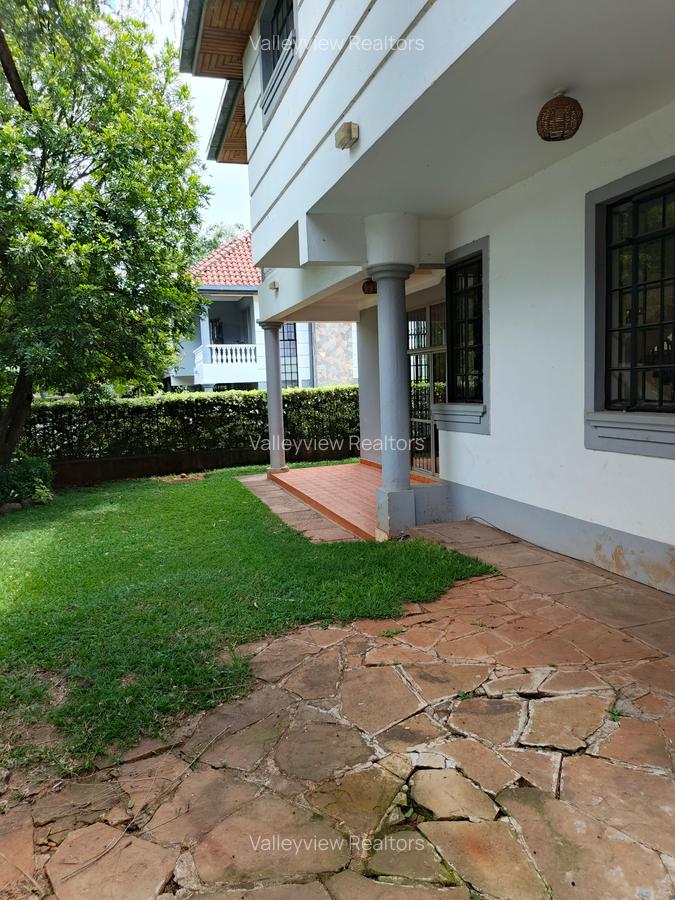 4 Bed Townhouse with En Suite at Lavington - 3