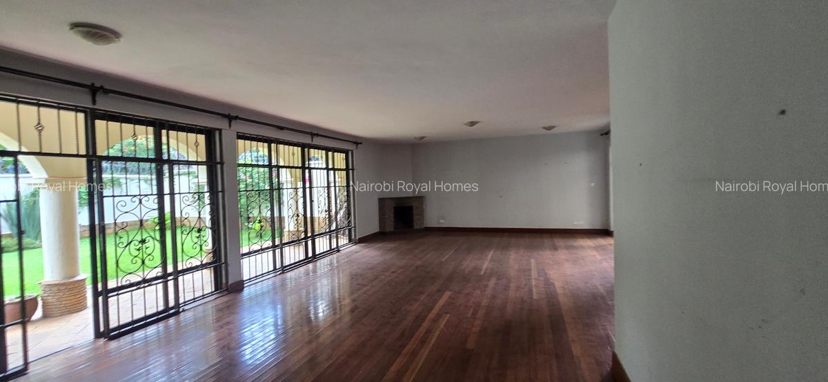 5 Bed Townhouse with En Suite at Lavington Off Convent Road - 5