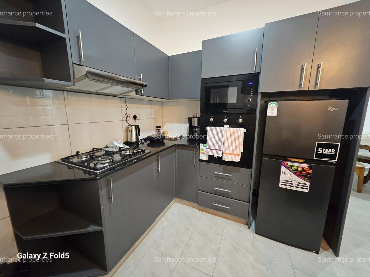 Serviced 2 Bed Apartment with En Suite at 1St Avanue - 10