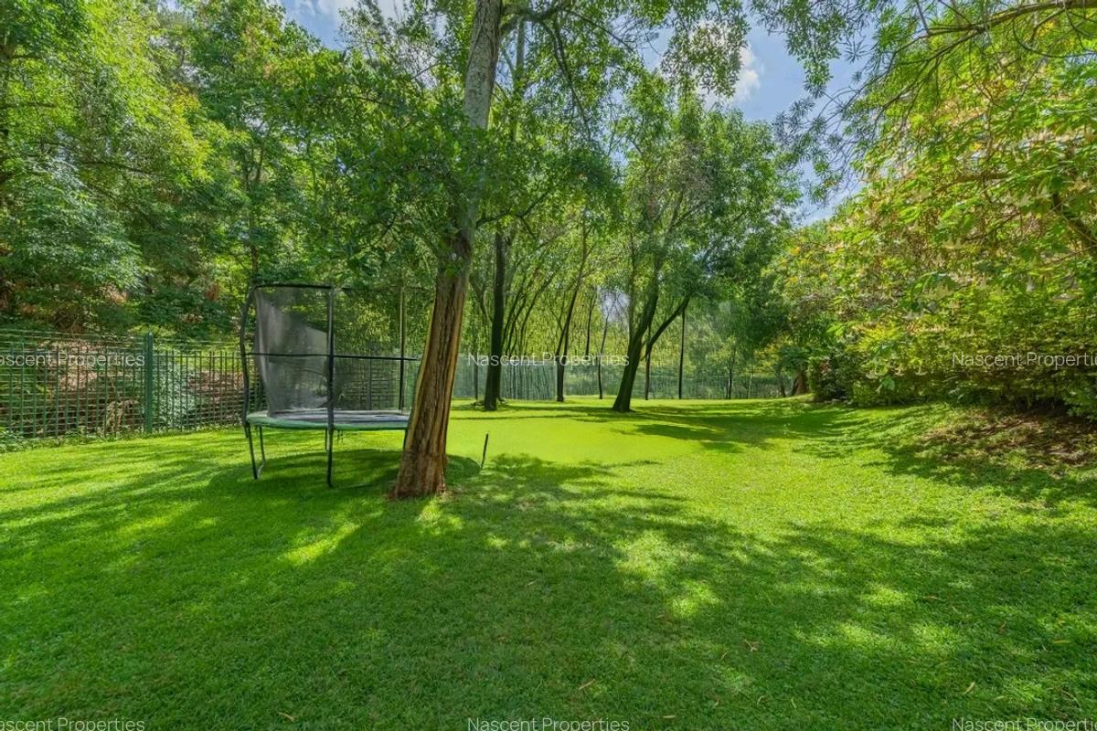 4 Bed House with En Suite in Lavington - 3