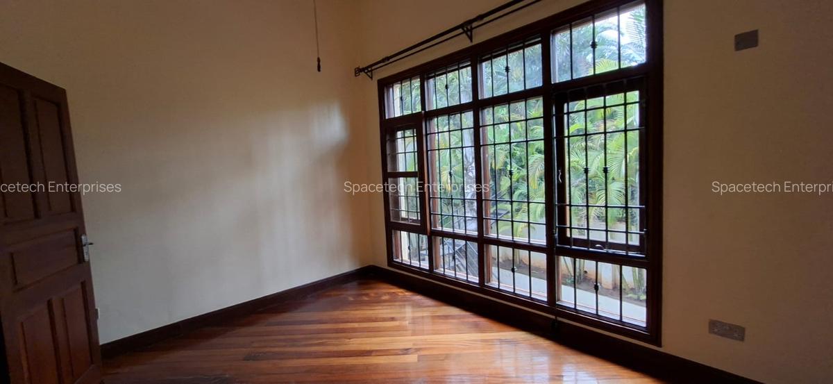 4 Bed Townhouse with En Suite in Hill View - 8