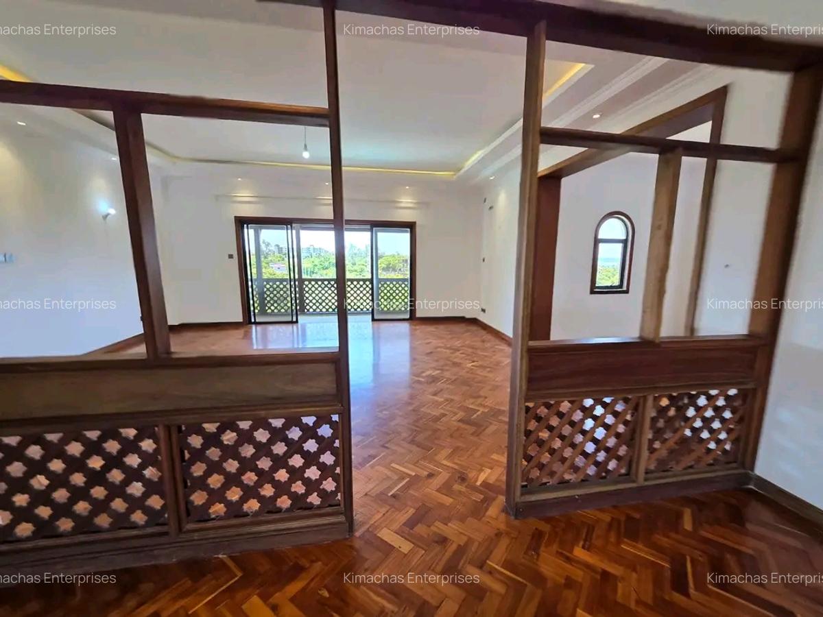 3 Bed Apartment with En Suite at Green Wood Drive - 6