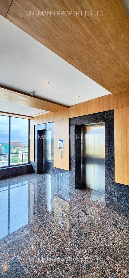 4,100 ft² Office with Service Charge Included in Parklands - 11