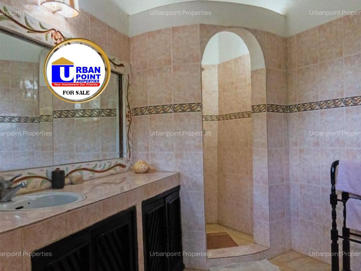 5 Bed Villa with En Suite in Watamu - 2