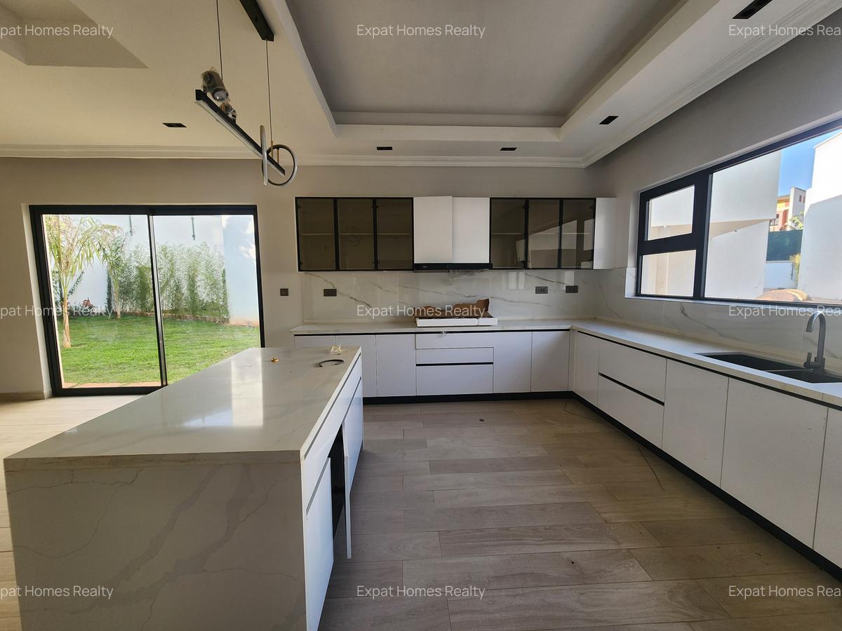 5 Bed Villa with En Suite in Lavington - 11