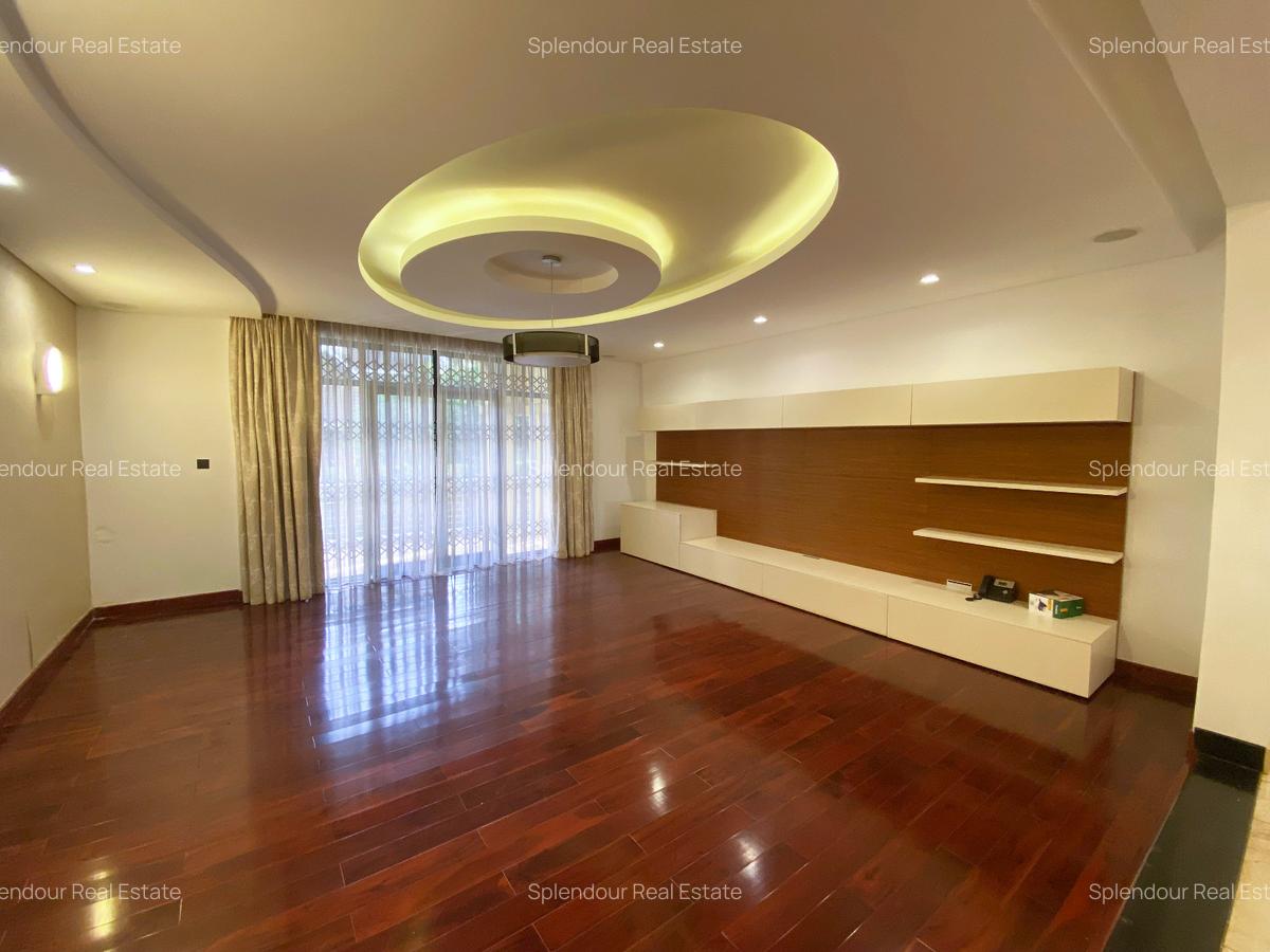 5 Bed Villa with En Suite in Runda - 6