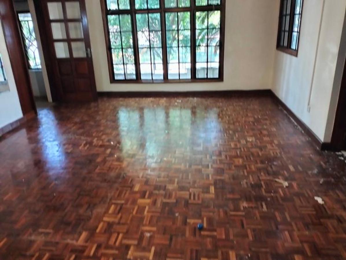 5 Bed Townhouse with En Suite at Lavington - 8