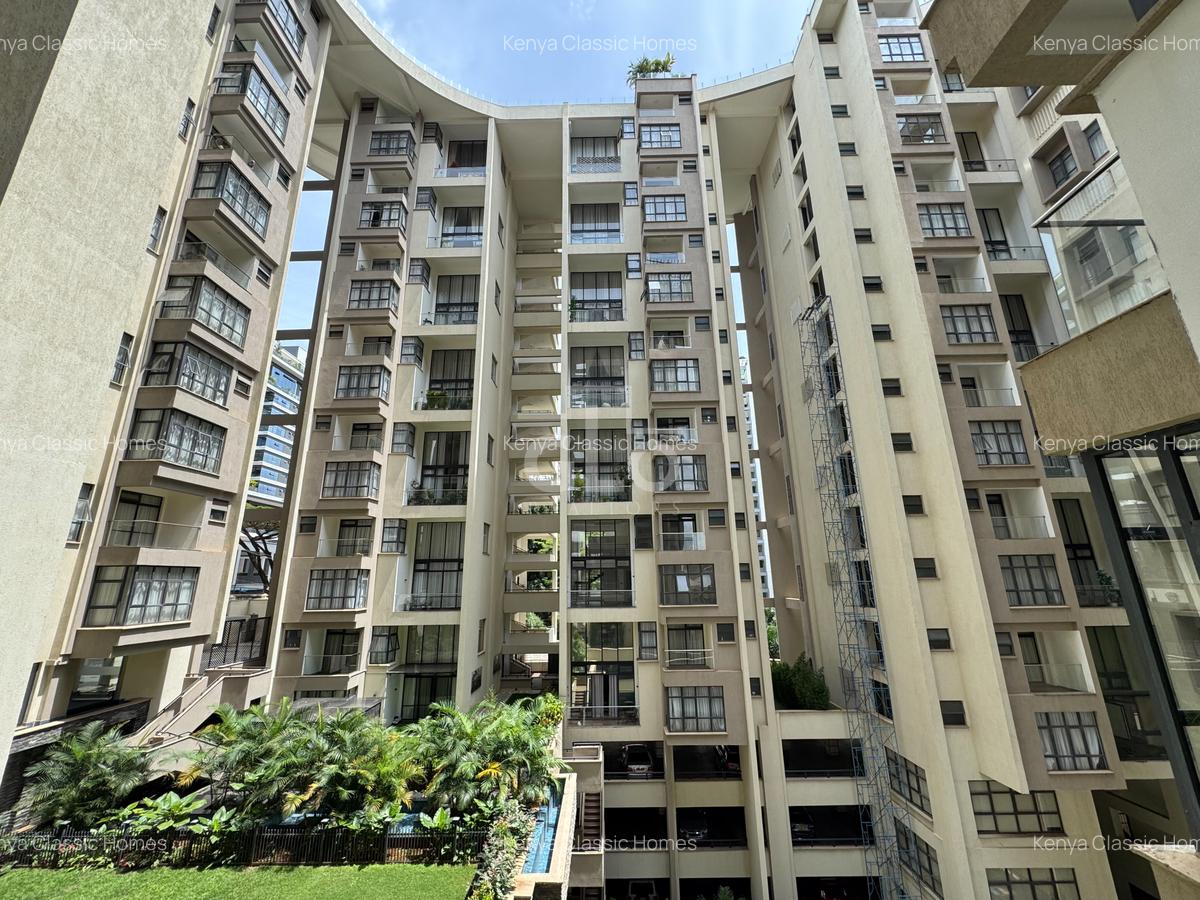 4 Bed Apartment with En Suite at Riverside - 20