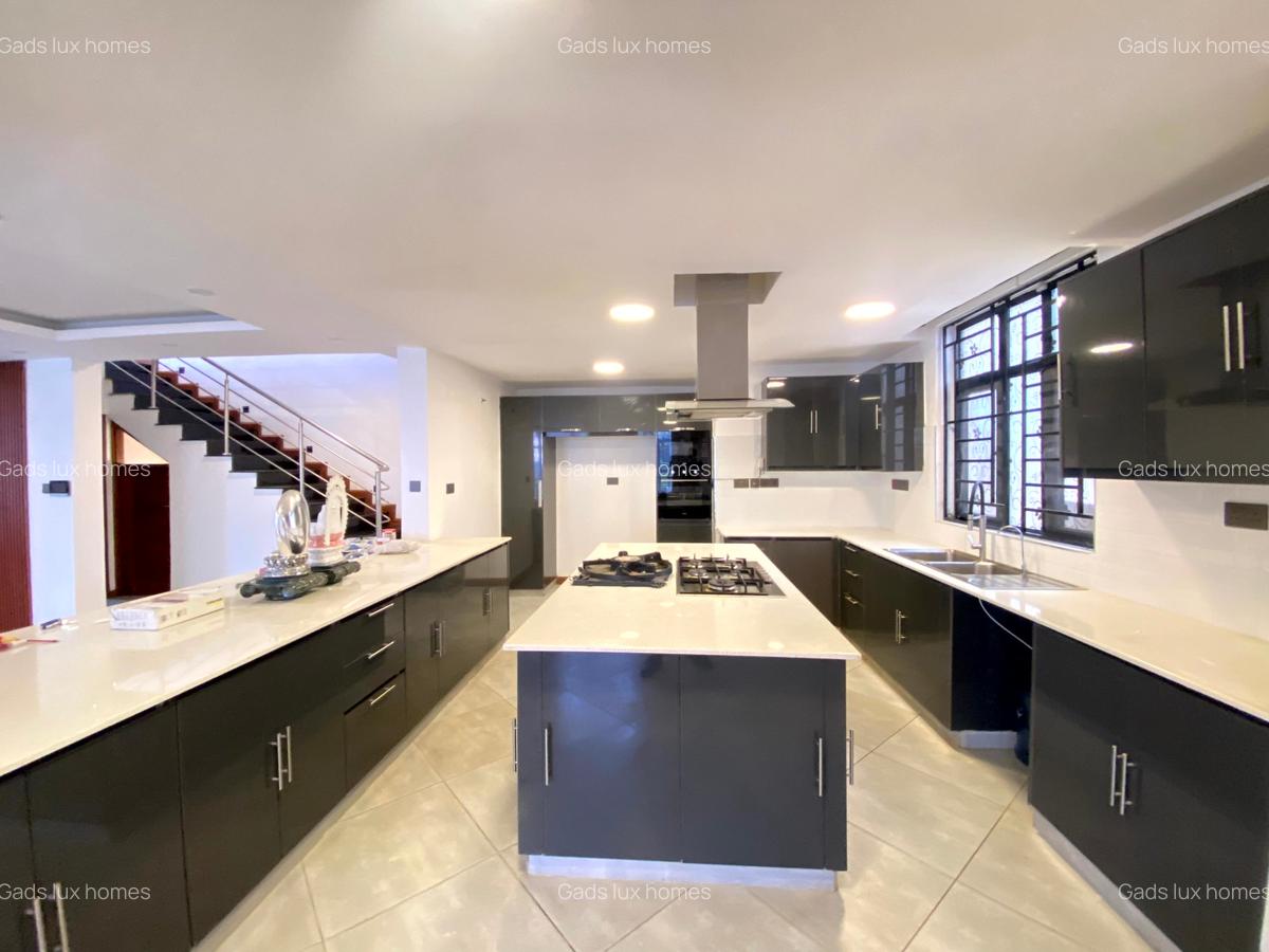 5 Bed Villa with En Suite at Spring Valley - 17